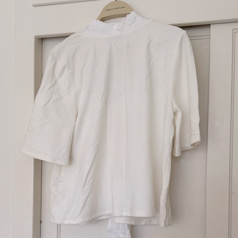 Chic White Blouse with Tie Accent - Picture 3 of 6